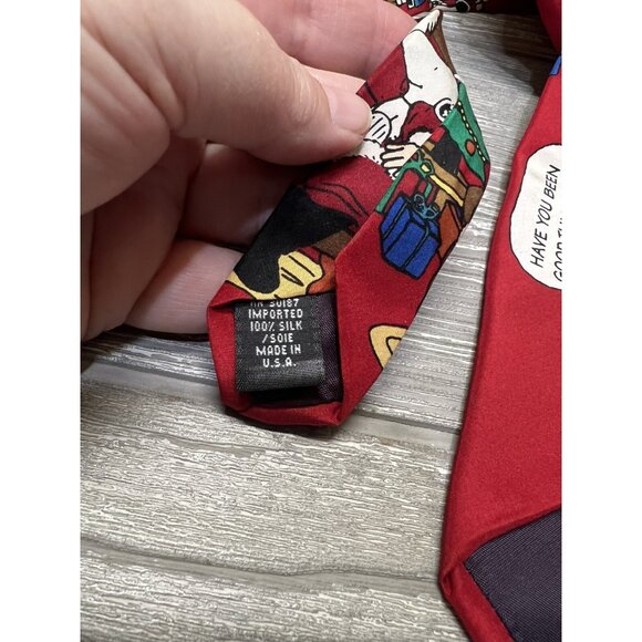 Peanuts Men's Snoopy Santa Claus Silk Neck Tie Christmas Holidays Charlie Brown - Picture 10 of 10